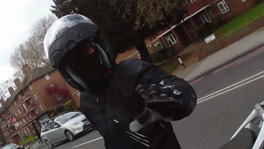 Video: attempted bike-jacking in busy London street